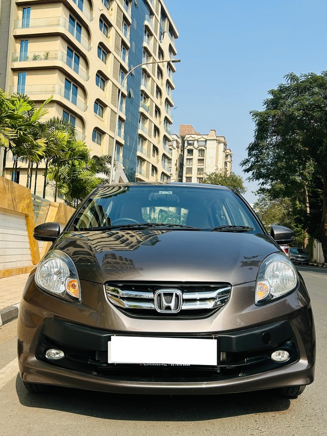 Second-hand 2015 Honda Brio VX AT for sale in Surat-0