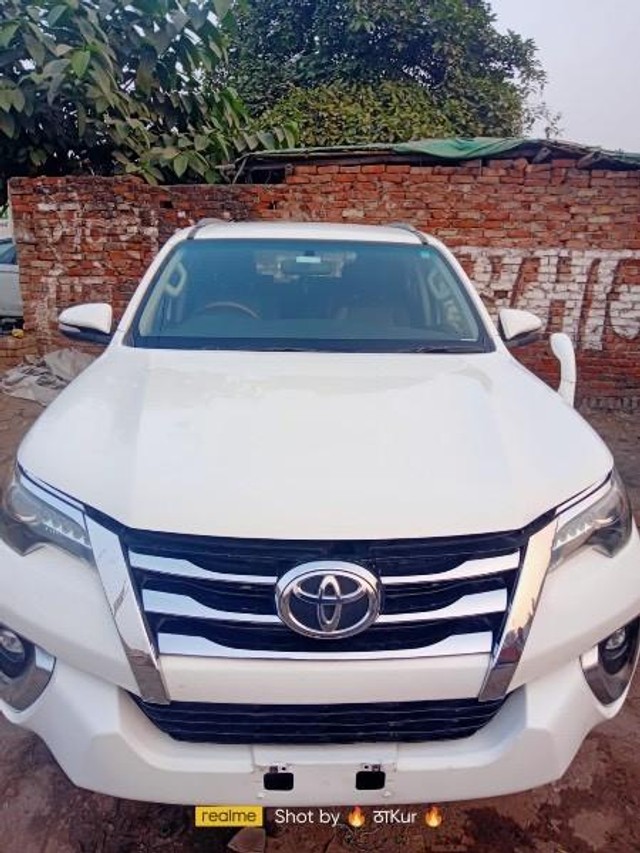 Second-hand 2017 Toyota Fortuner 2.8 2WD MT BSIV for sale in Pilibhit-7