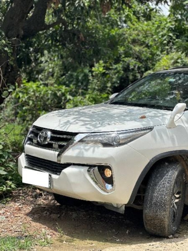 Second-hand 2017 Toyota Fortuner 2.8 2WD MT BSIV for sale in Pilibhit-3