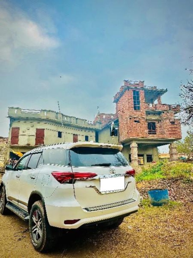 Second-hand 2017 Toyota Fortuner 2.8 2WD MT BSIV for sale in Pilibhit-1