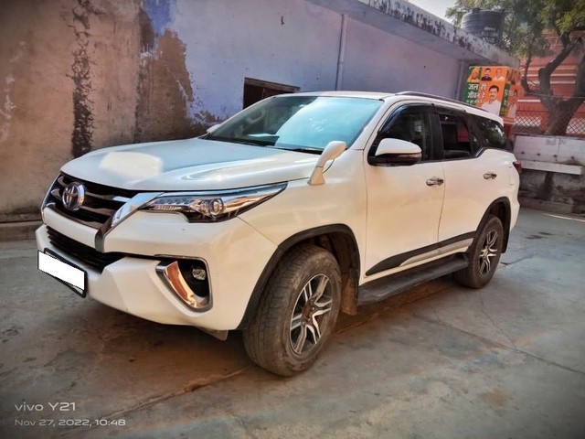 Second-hand 2017 Toyota Fortuner 2.8 2WD MT BSIV for sale in Pilibhit-8