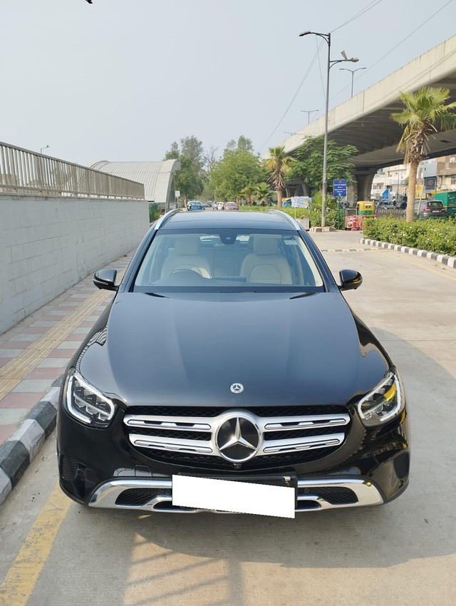 Second-hand 2022 Mercedes-Benz GLC 200 for sale in New Delhi-7