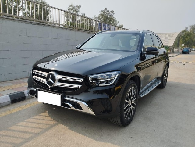 Second-hand 2022 Mercedes-Benz GLC 200 for sale in New Delhi-3