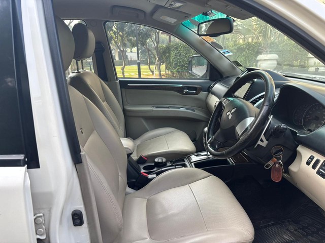 Second-hand 2016 Mitsubishi Pajero Sport 4X2 AT for sale in New Delhi-4