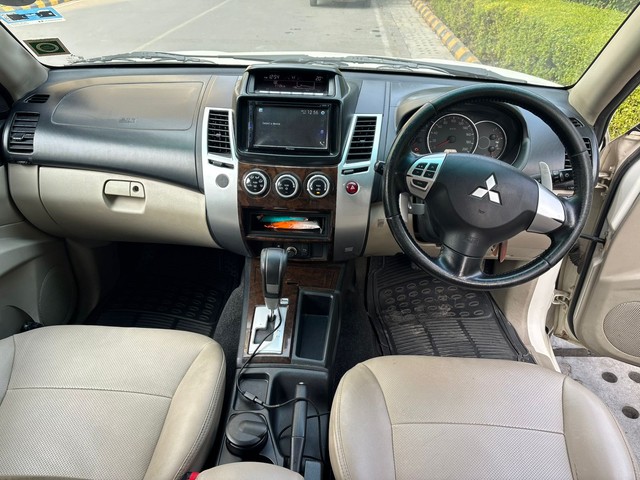 Second-hand 2016 Mitsubishi Pajero Sport 4X2 AT for sale in New Delhi-19