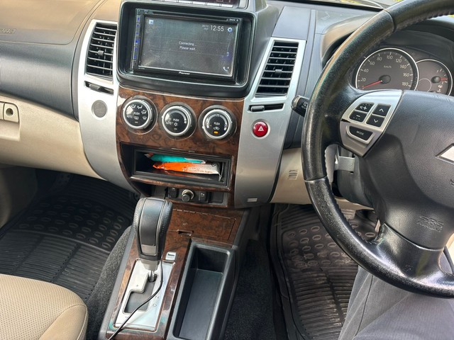 Second-hand 2016 Mitsubishi Pajero Sport 4X2 AT for sale in New Delhi-12