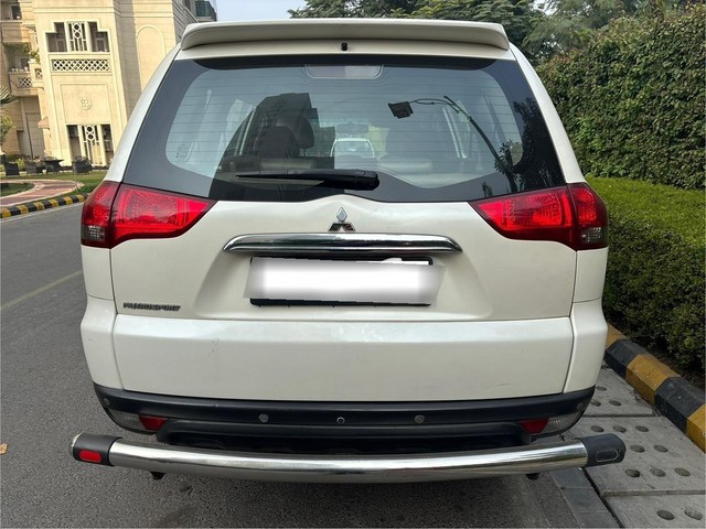 Second-hand 2016 Mitsubishi Pajero Sport 4X2 AT for sale in New Delhi-2