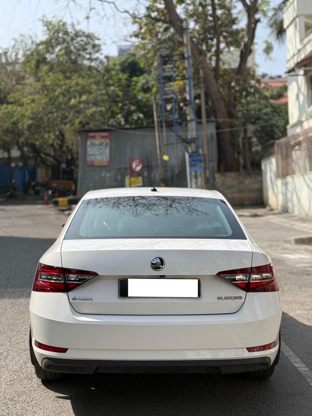 Second-hand 2018 Skoda Superb LK 2.0 TDI AT for sale in Bangalore-2
