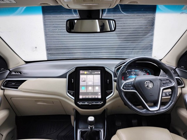 Second-hand 2022 MG Hector Sharp Diesel Dualtone for sale in Visakhapatnam-11