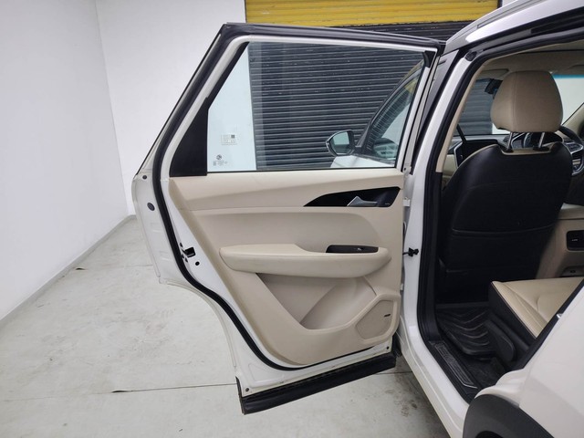 Second-hand 2022 MG Hector Sharp Diesel Dualtone for sale in Visakhapatnam-36