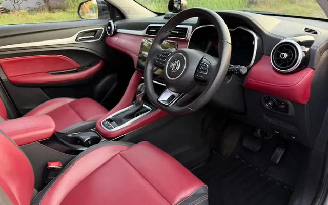 Second-hand 2023 MG Astor Savvy CVT Red BSVI for sale in Gurgaon-3