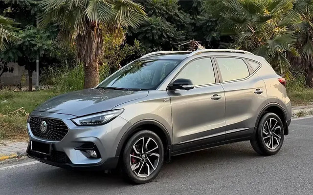 Second-hand 2023 MG Astor Savvy CVT Red BSVI for sale in Gurgaon-4