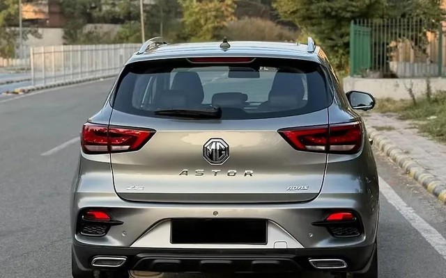 Second-hand 2023 MG Astor Savvy CVT Red BSVI for sale in Gurgaon-1