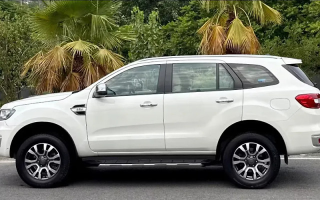 Second-hand 2019 Ford Endeavour Titanium Plus 4X2 for sale in Gurgaon-3