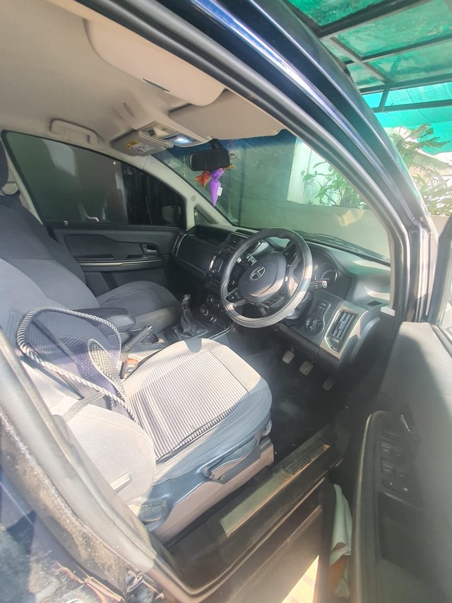 Second-hand 2018 Tata Hexa XM for sale in Vadodara-5