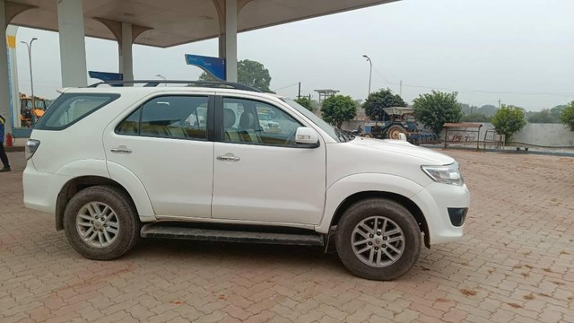 Second-hand 2013 Toyota Fortuner 4x4 MT for sale in Rewa-1