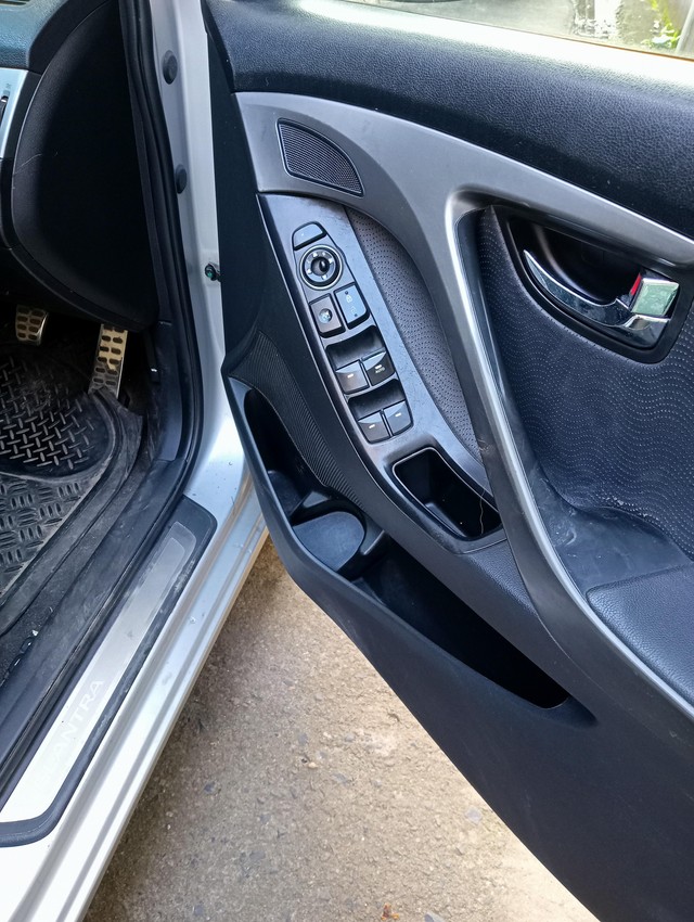 Second-hand 2017 Hyundai Elantra 1.6 SX for sale in Kolkata-6