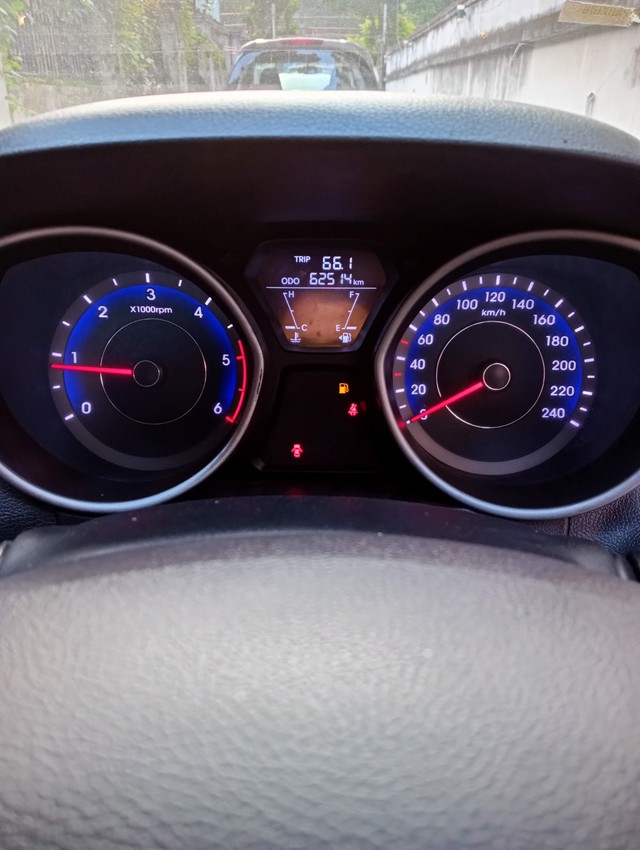 Second-hand 2017 Hyundai Elantra 1.6 SX for sale in Kolkata-2