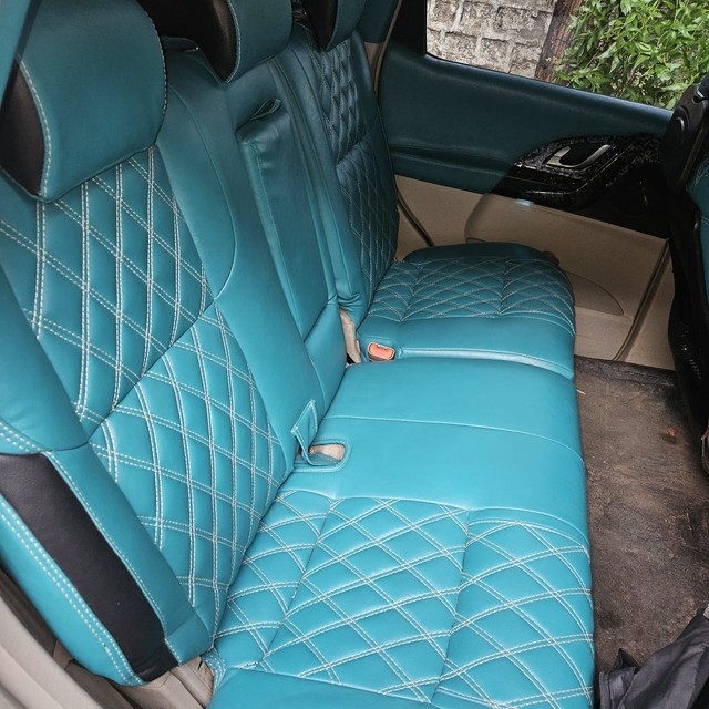 Second-hand 2016 Mahindra XUV500 R W10 FWD for sale in Hyderabad-9