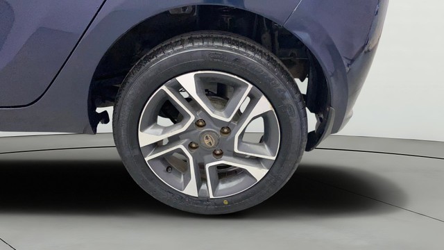 Second-hand 2023 Tata Tiago XZ Plus for sale in Kochi-26