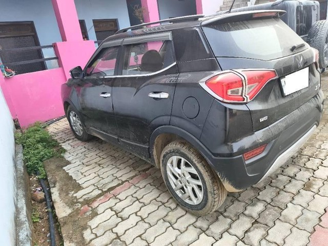 Second-hand 2023 Mahindra XUV300 W8 Diesel Sunroof BSVI for sale in Chitrakoot-6