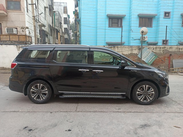 Second-hand 2023 Kia Carnival Limousine Plus for sale in New Delhi-1