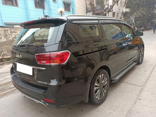 Second-hand 2023 Kia Carnival Limousine Plus for sale in New Delhi-11