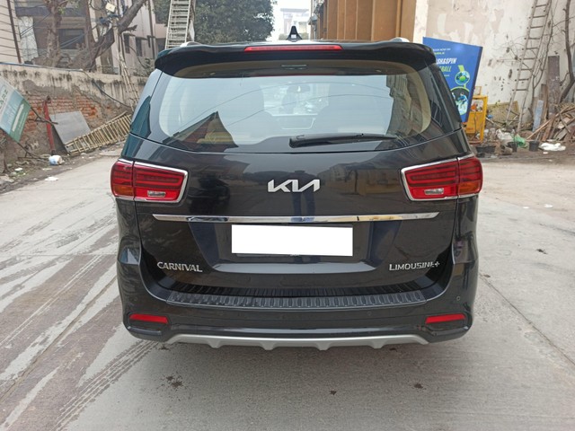 Second-hand 2023 Kia Carnival Limousine Plus for sale in New Delhi-2
