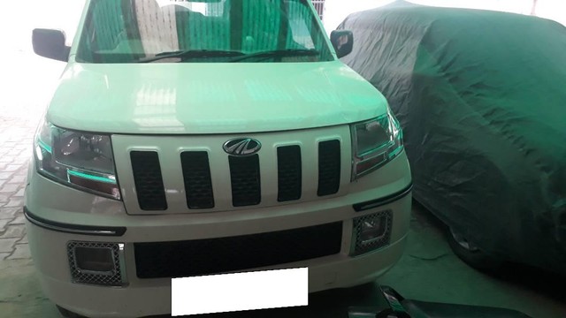 Second-hand 2018 Mahindra TUV 300 T4 Plus for sale in Allahabad-2