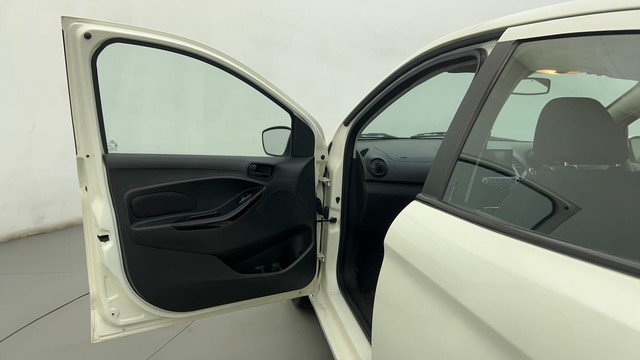 Second-hand 2021 Ford Figo Titanium Plus AT for sale in Ahmedabad-29