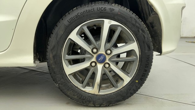 Second-hand 2021 Ford Figo Titanium Plus AT for sale in Ahmedabad-19