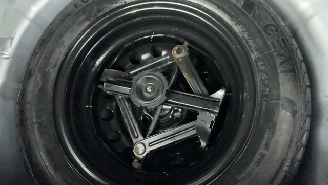 Second-hand 2021 Ford Figo Titanium Plus AT for sale in Ahmedabad-21