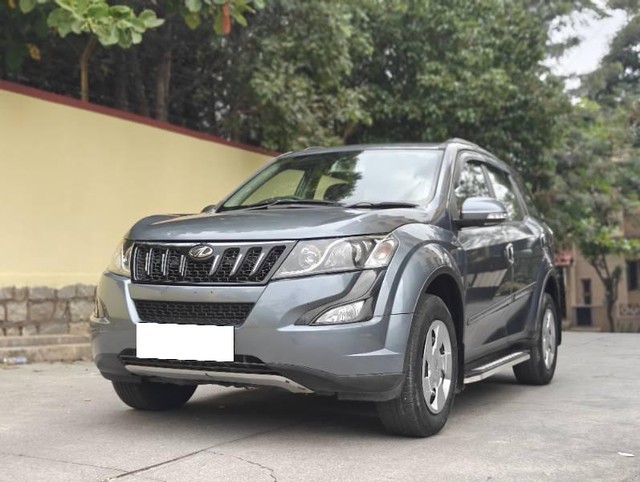 Second-hand 2017 Mahindra XUV500 AT W6 2WD for sale in Davangere-4