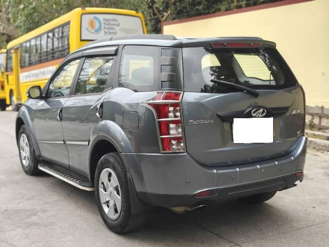 Second-hand 2017 Mahindra XUV500 AT W6 2WD for sale in Davangere-9