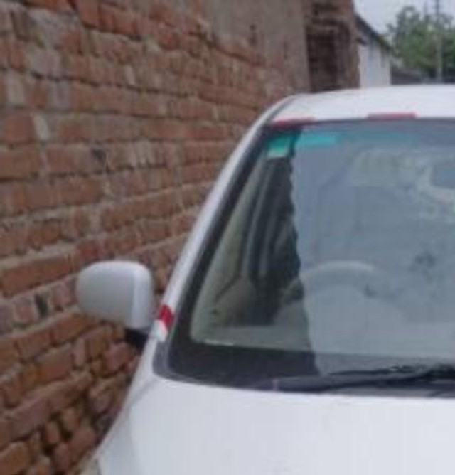 Second-hand 2011 Hyundai i10 Era for sale in Mehsana-9