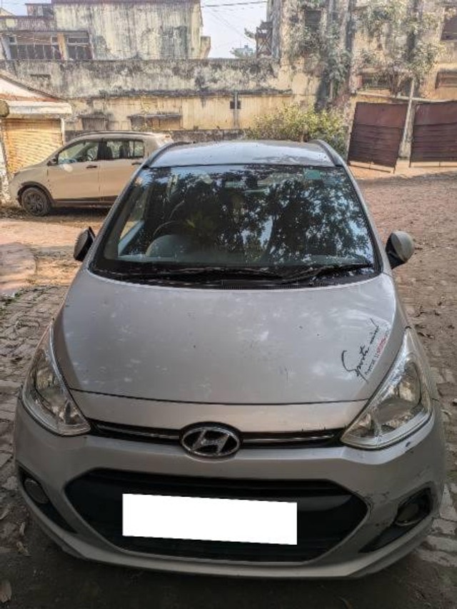 Second-hand 2015 Hyundai Grand i10 Sportz for sale in Gorakhpur-3