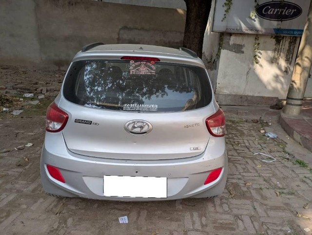 Second-hand 2015 Hyundai Grand i10 Sportz for sale in Gorakhpur-2