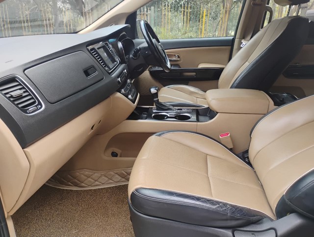 Second-hand 2020 Kia Carnival Limousine for sale in Agra-12