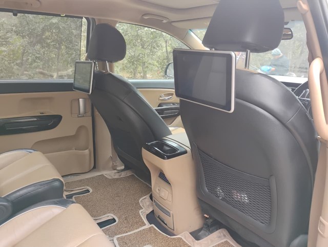 Second-hand 2020 Kia Carnival Limousine for sale in Agra-9