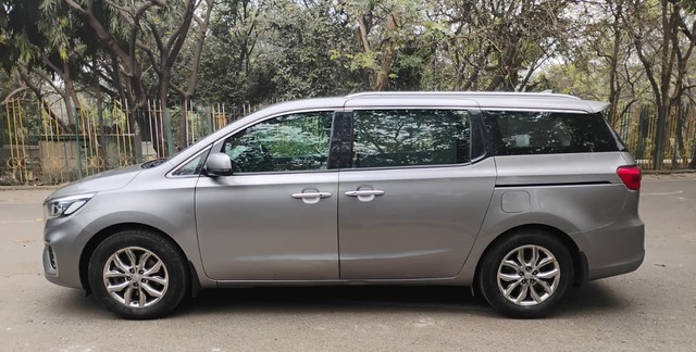 Second-hand 2020 Kia Carnival Limousine for sale in Agra-3