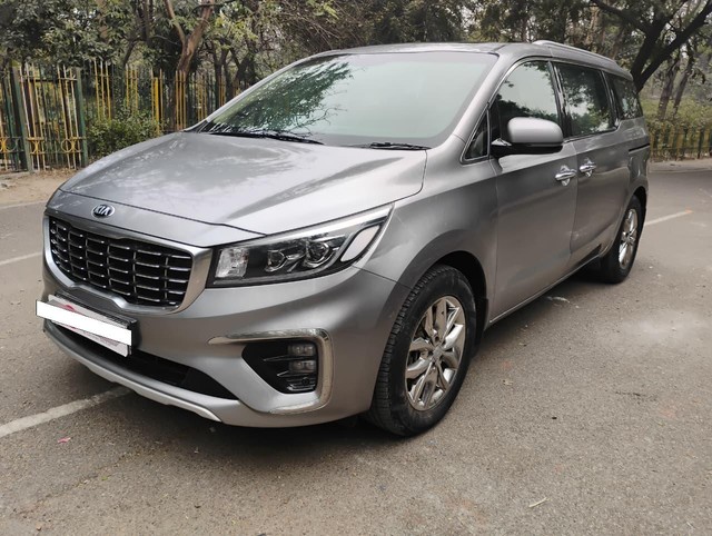 Second-hand 2020 Kia Carnival Limousine for sale in Agra-4
