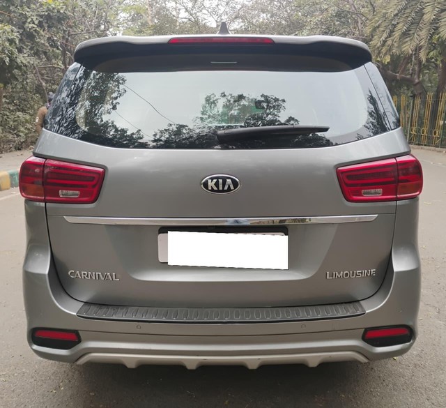 Second-hand 2020 Kia Carnival Limousine for sale in Agra-2