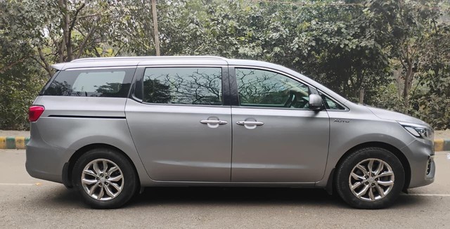 Second-hand 2020 Kia Carnival Limousine for sale in Agra-1