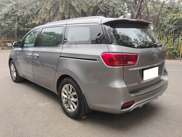 Second-hand 2020 Kia Carnival Limousine for sale in Agra-11