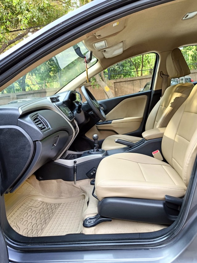 Second-hand 2018 Honda City i-VTEC V for sale in New Delhi-8