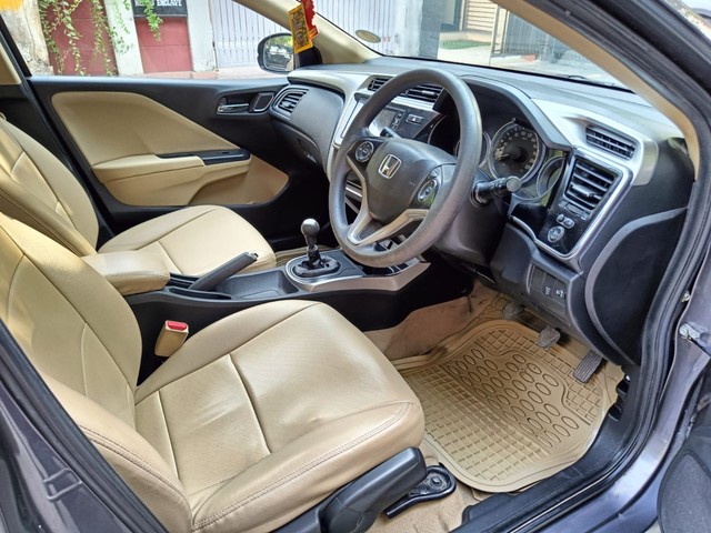 Second-hand 2018 Honda City i-VTEC V for sale in New Delhi-5