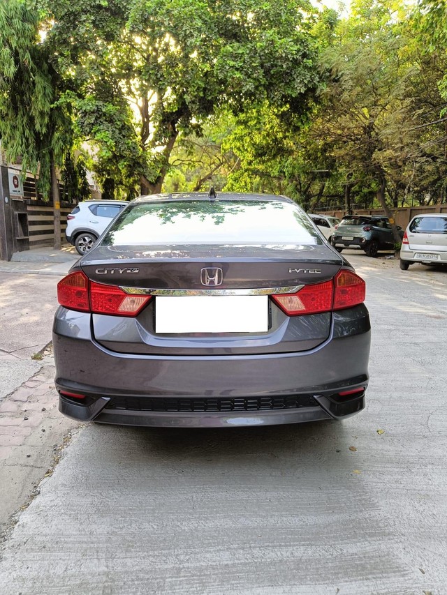 Second-hand 2018 Honda City i-VTEC V for sale in New Delhi-2