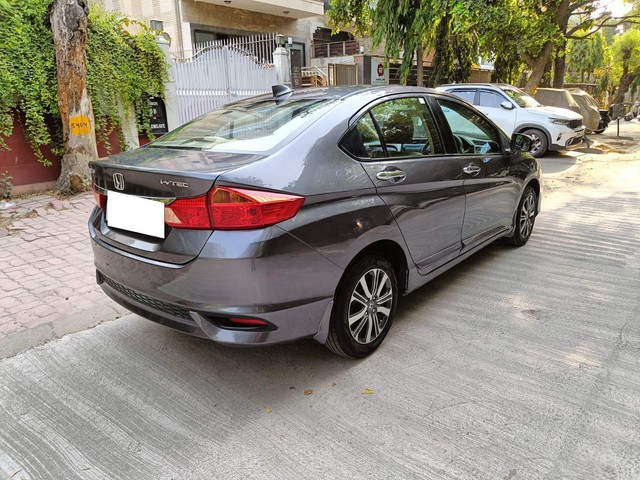Second-hand 2018 Honda City i-VTEC V for sale in New Delhi-14