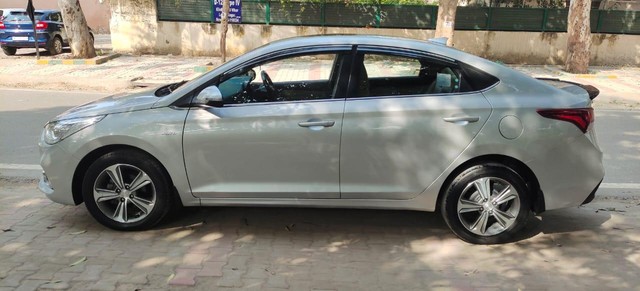 Second-hand 2018 Hyundai Verna CRDi 1.6 AT SX for sale in New Delhi-4