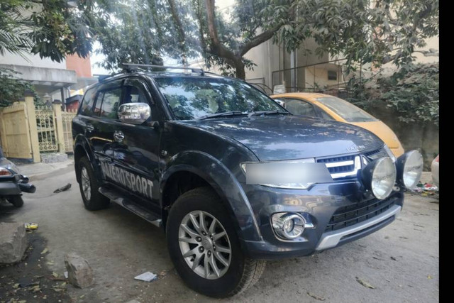 Second-hand 2016 Mitsubishi Pajero Sport 4X2 AT for sale in Bangalore-3